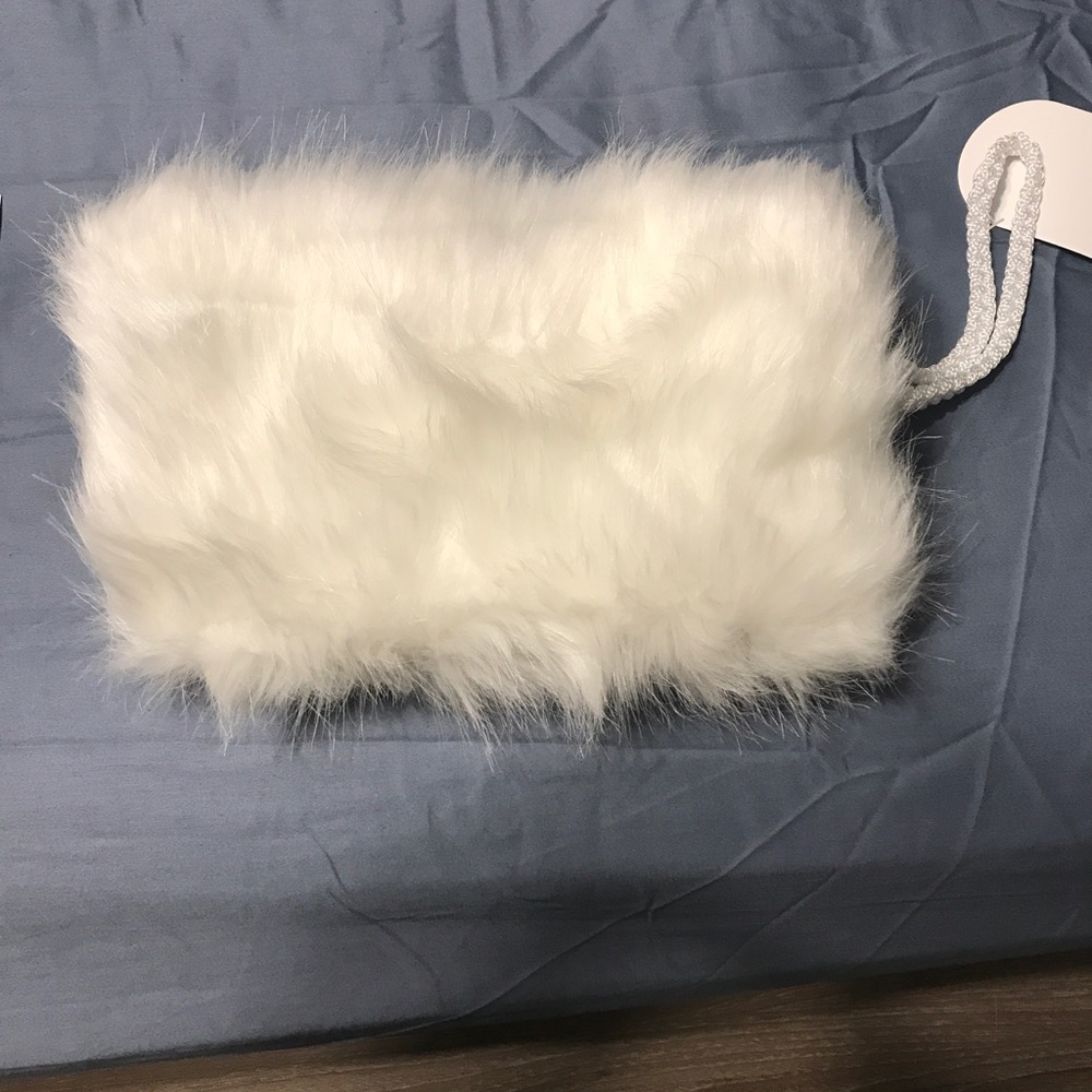 New with tag white muff